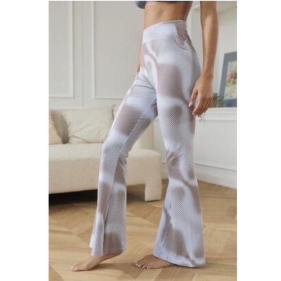 UO Out From Under Aria Seamed Flare Pant Size Small - Picture 3 of 12
